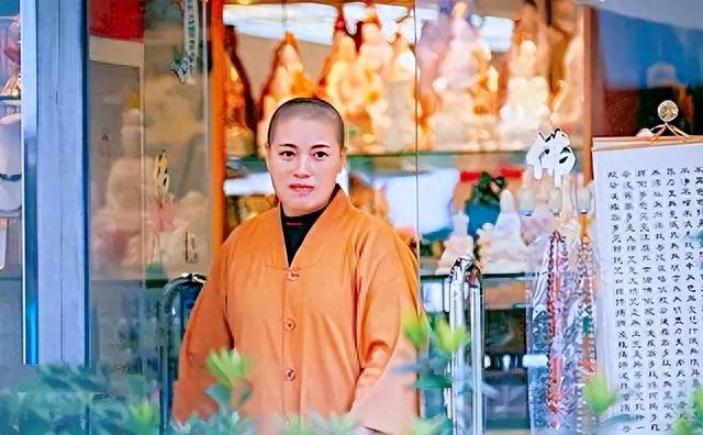 吉林美女村姑，到香港当尼姑，与两个和尚结婚，10年花掉4000万