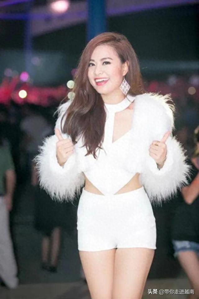 越南性感美女Hoang Thuy Linh：从家里到街上魅力挡不住