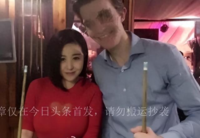 我胸太大，这装不下！中国最美台球裁判，因穿着暴露竟被辞退