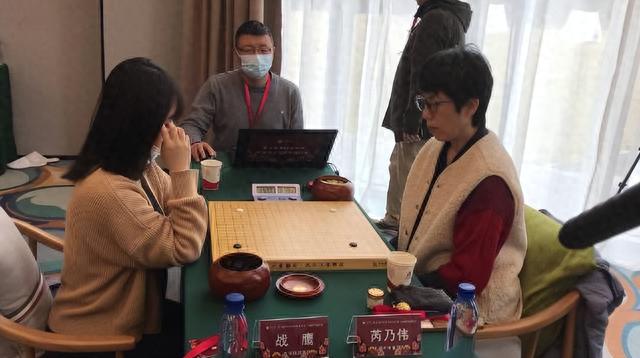 连续碾压邓紫棋李一桐贾静雯高圆圆，“抽象女孩”什么来头？