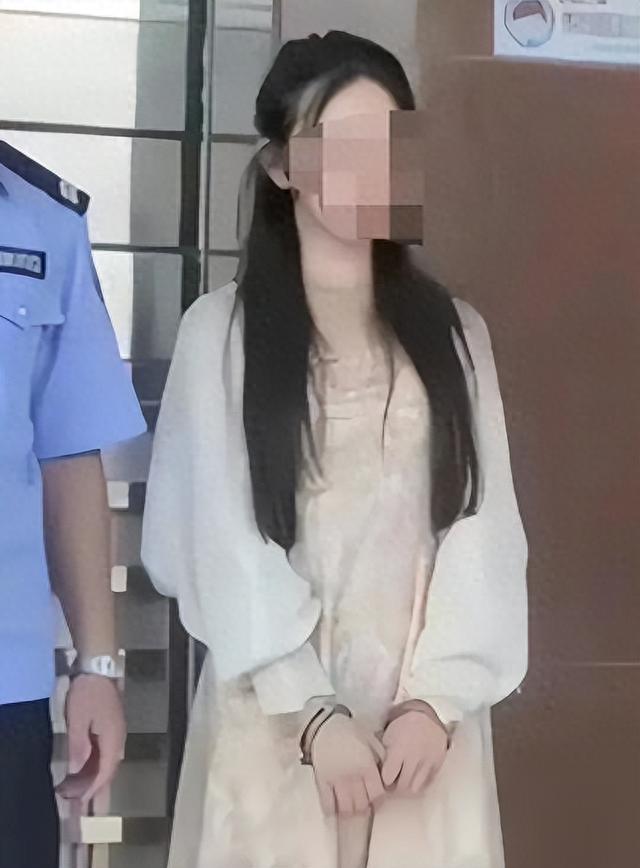 广东女网红深夜直播不雅视频不堪入目，抓捕刑拘现场曝光