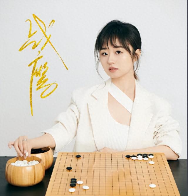 连续碾压邓紫棋李一桐贾静雯高圆圆，“抽象女孩”什么来头？