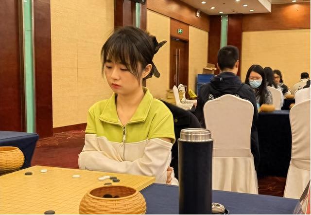 连续碾压邓紫棋李一桐贾静雯高圆圆，“抽象女孩”什么来头？