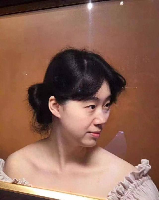 画破铜烂铁屡屡获奖，画腻了改画美女，两幅油画竟卖了9000多万！