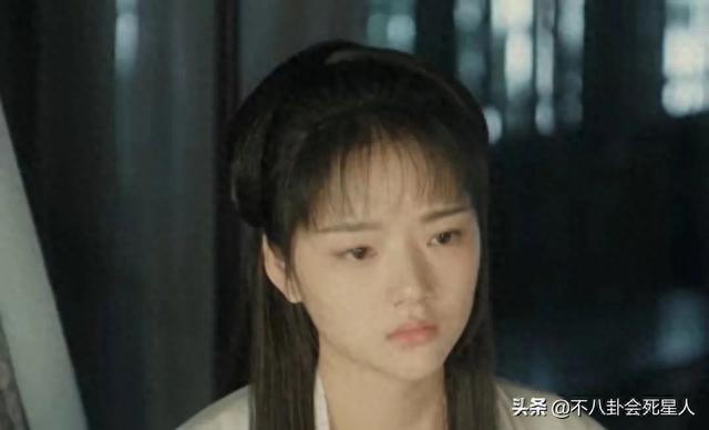 谁说鼻子高才出美人？这10位小鼻子、塌鼻子的女星，个个精致可爱