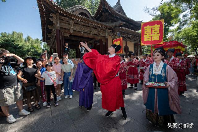 七夕太原晋祠上演古风婚礼 民众沉浸感受中国式浪漫