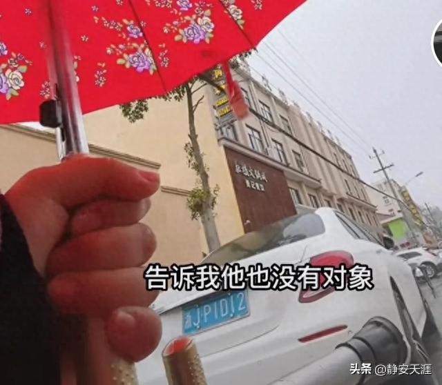 丧心病狂，50岁大爷搭讪20岁残障小姐姐：你愿不愿意跟我处对象？