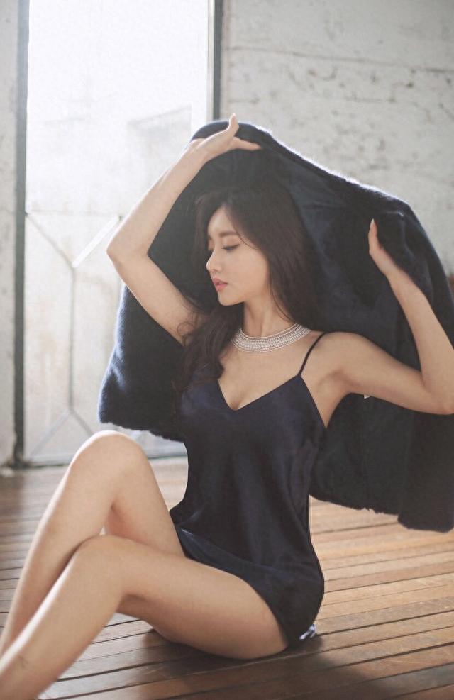 韩国妖娆美女黑丝吊带性感写真 美女手机壁纸