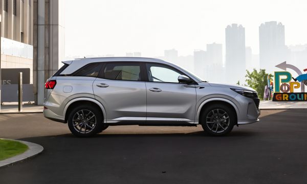 中型SUV“对抗”紧凑型SUV，最近爆火的蓝电E5让宋PLUS DM-i黯然失色