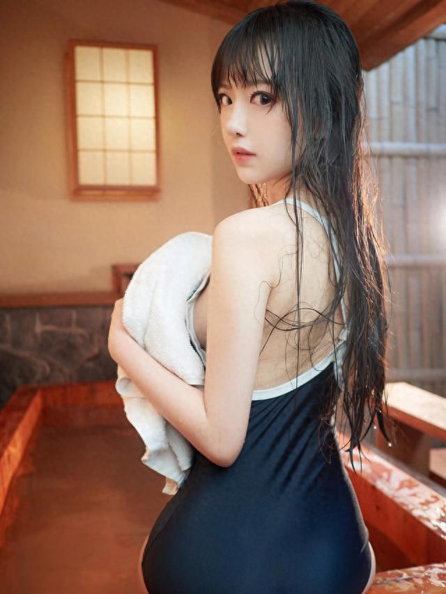 绝美私房：美女浴池小姐姐