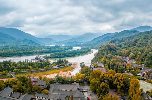 四川旅游攻略，成都+九寨沟纯玩五天四晚，邂逅童话与时尚之都