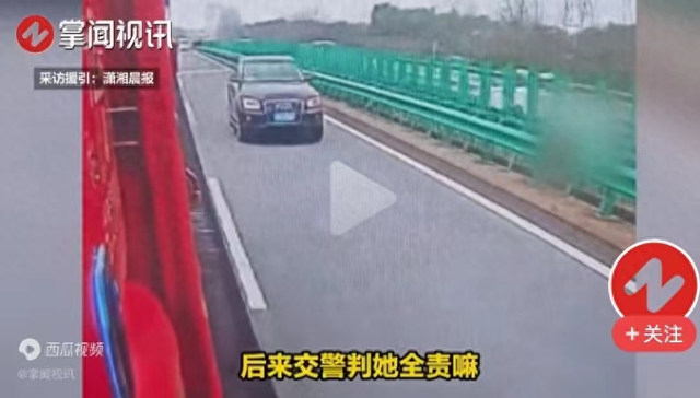 闹大了！奥迪车高速上撞大货车，车辆几乎报废，想大货车认全责