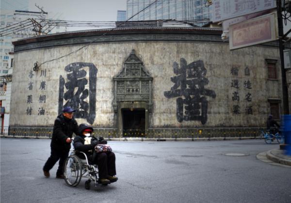 《酱园弄》外景地成网红打卡点，电影拍摄完会保留吗？