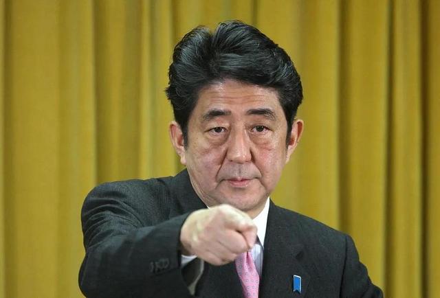 安倍晋三：外祖父是甲级战犯，四度拜相，成为连任最久的日本首相