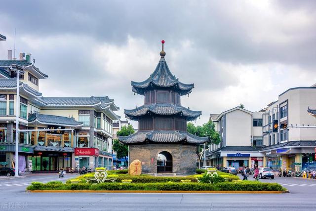 很好奇为什么都选择扬州市，而不是去GDP量相当邻近的潍坊市