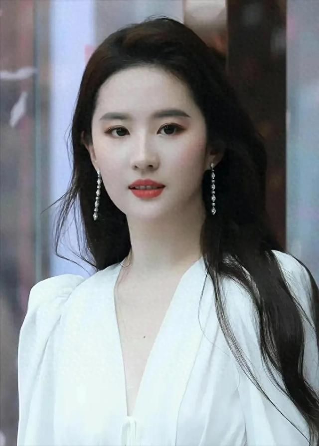 自古“塌鼻子”出美人！这5位女星个个惊艳，第4位曾靠鼻子美出圈