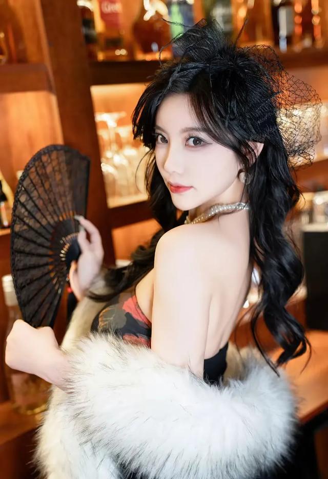 美女杨晨晨惊艳贵妇写真：展现女神魅力！