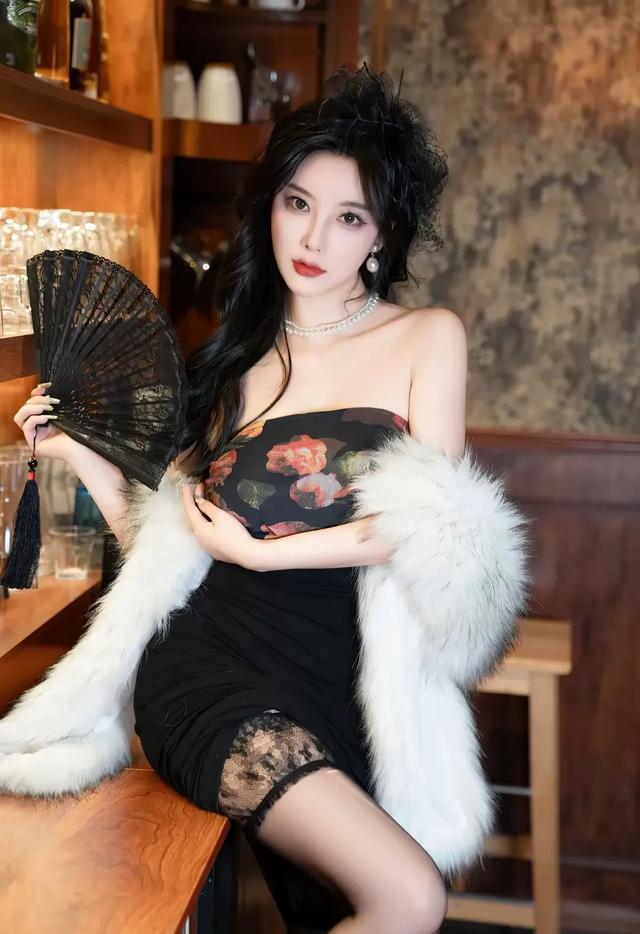 美女杨晨晨惊艳贵妇写真：展现女神魅力！