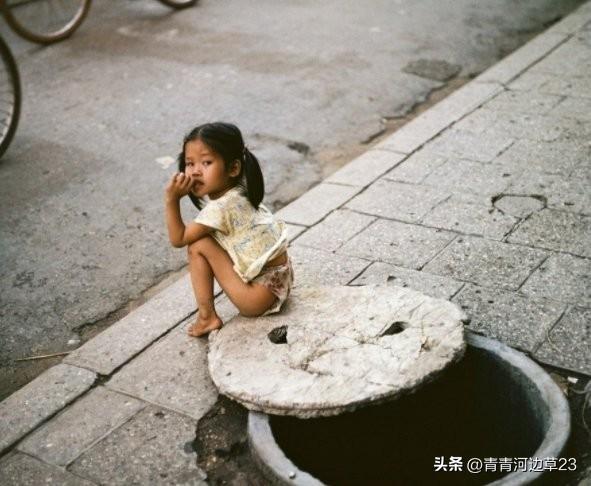 珍贵老照片，日军强征慰安妇，身上涂满奶油的性感美女