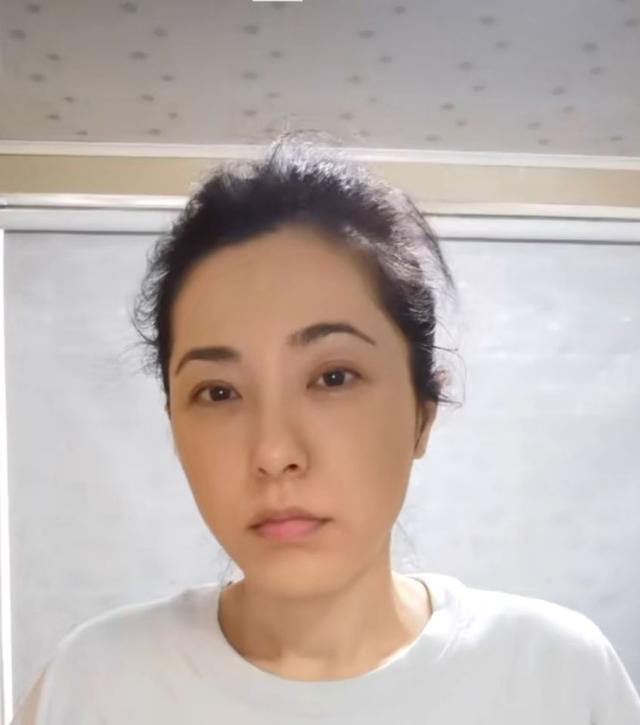 素颜是检验美女的真谛！几位女星镜头前艳光四射，卸妆后：姐你谁