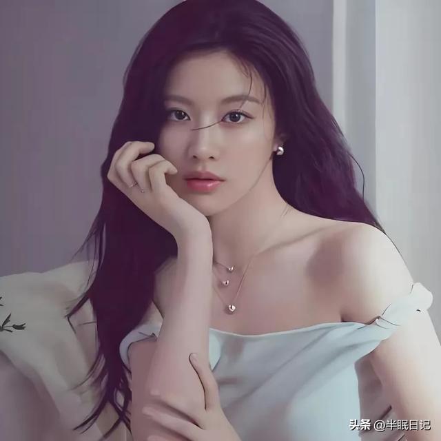 韩国十大美女，性感与纯净气质交织，谁是你的最爱？