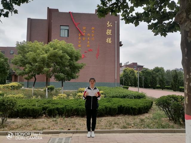 沧州吴桥女孩崔晓玉获阿里巴巴天天正能量联合燕赵都市报颁发的正能量励志学子追梦奖学金一万元