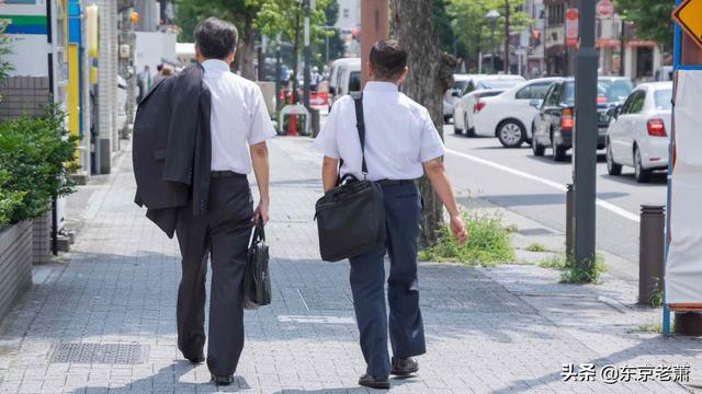 抱抱，亲亲，举高高——阳光和灰色之下日本出租女友