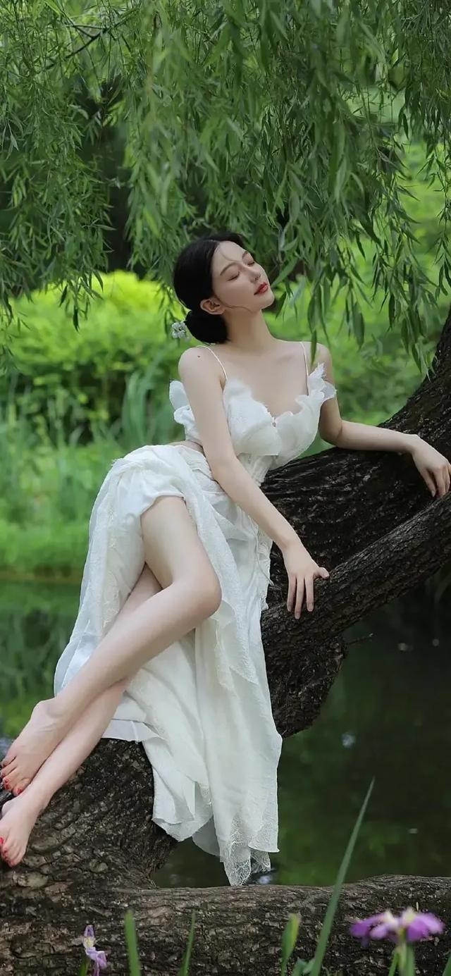 眼前一亮美女壁纸第三期｜爱时真一点，骂时狠一点，走时潇洒一点