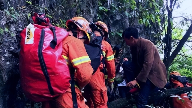 花费千万挑战极限运动，24岁翼装美女命丧天门山，遗体6天才找到